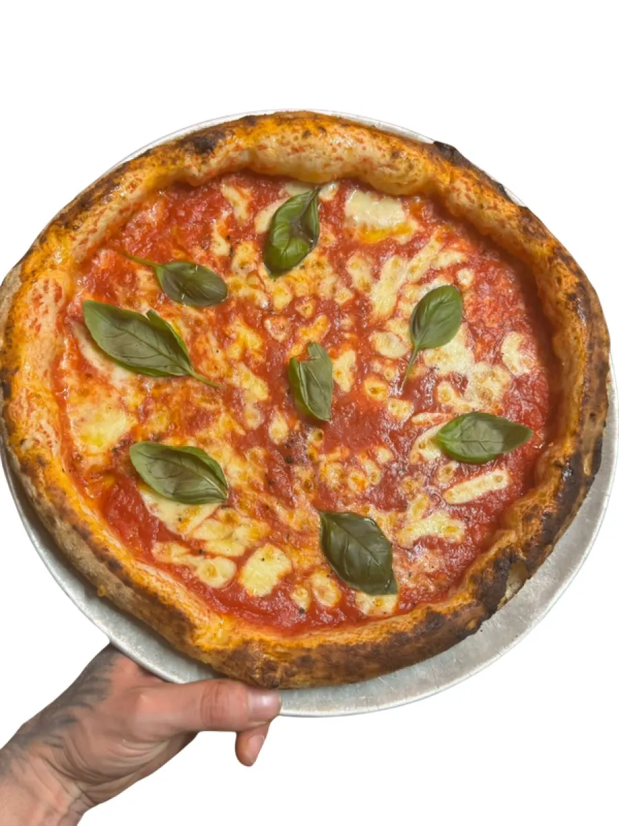 Old Napoli Special Pizza — San Marzano, Provola, Basilikum